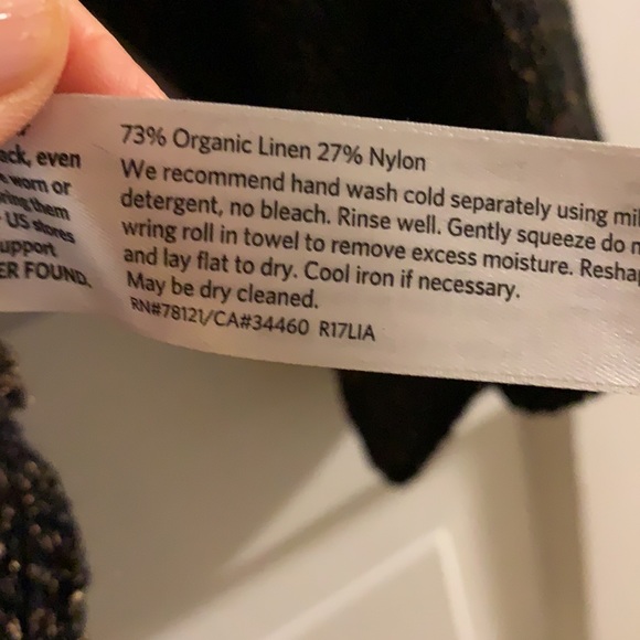 Such a sexy pretty slit sleeve linen top. - Picture 5 of 6